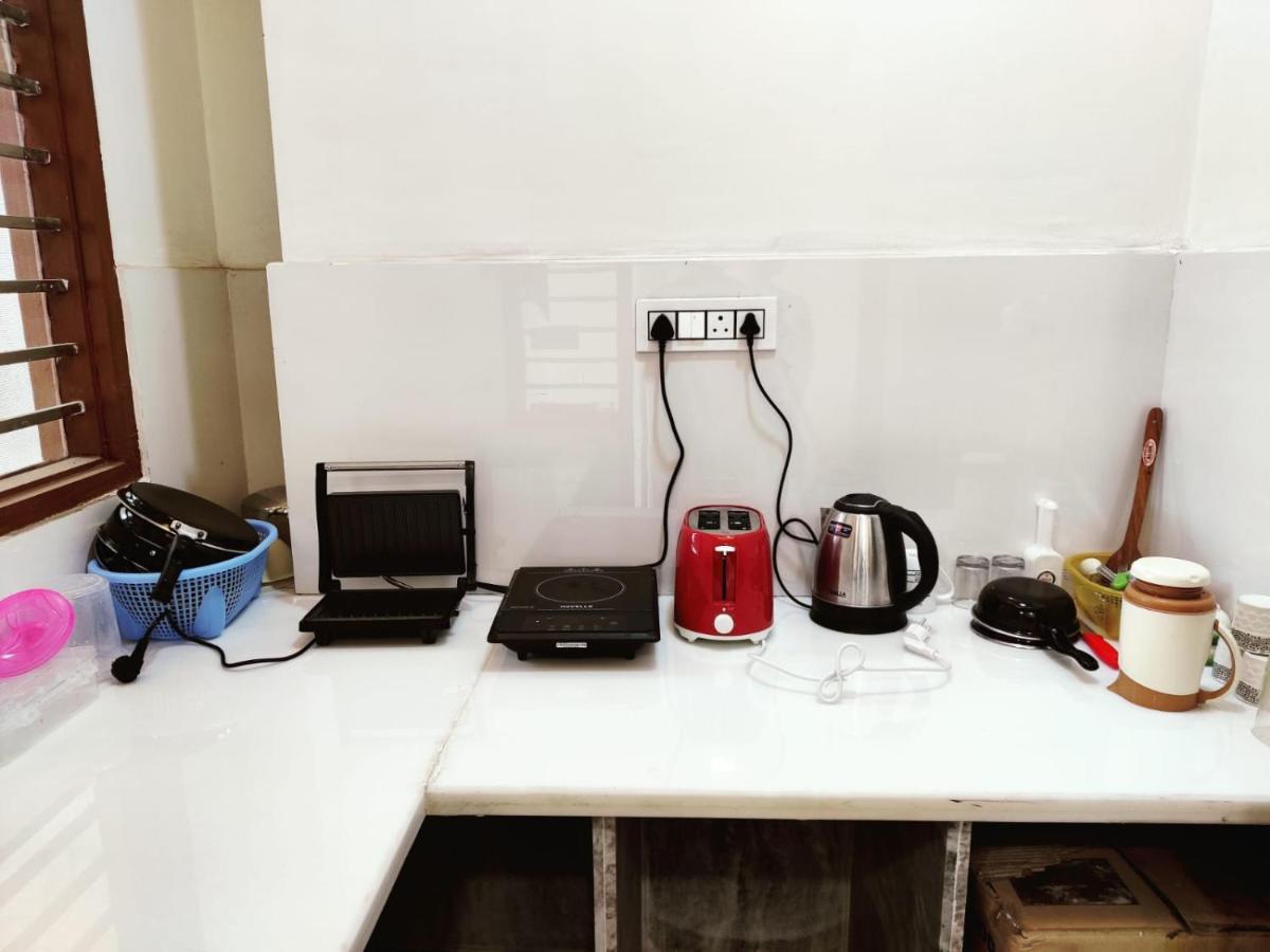 Premium Homestay Near Banke Bihari Ji With Power Backup - Free Wifi - Washing Machine Etc Vrindāvan Extérieur photo