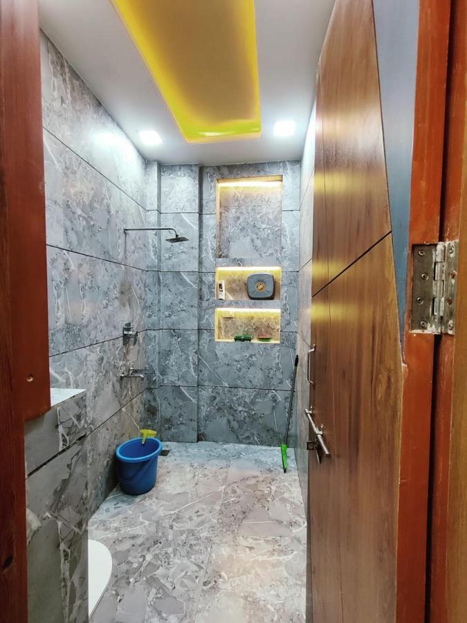 Premium Homestay Near Banke Bihari Ji With Power Backup - Free Wifi - Washing Machine Etc Vrindāvan Extérieur photo