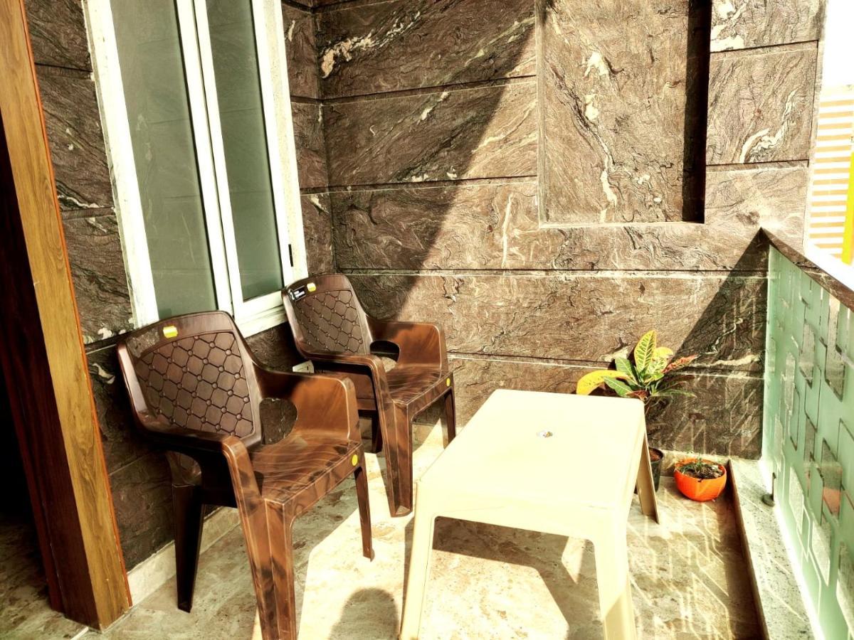 Premium Homestay Near Banke Bihari Ji With Power Backup - Free Wifi - Washing Machine Etc Vrindāvan Extérieur photo