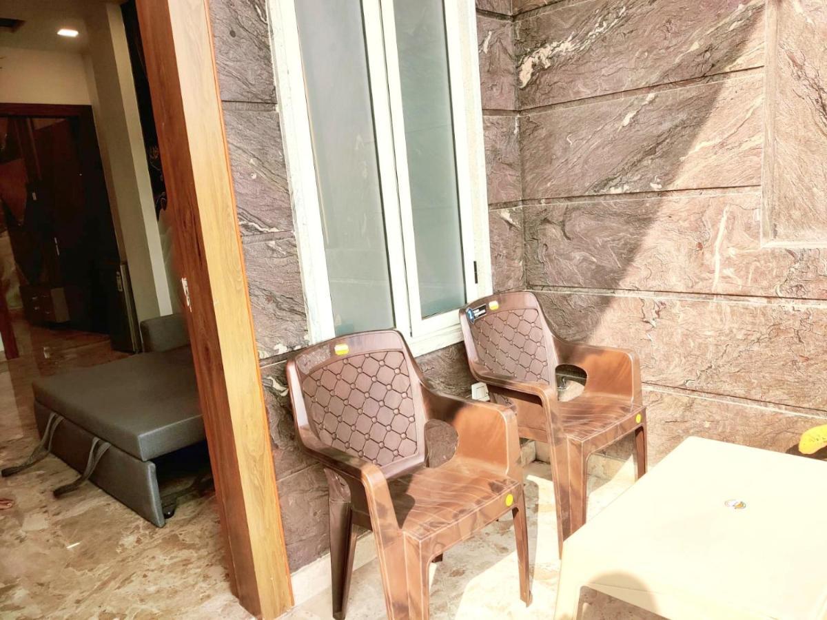 Premium Homestay Near Banke Bihari Ji With Power Backup - Free Wifi - Washing Machine Etc Vrindāvan Extérieur photo