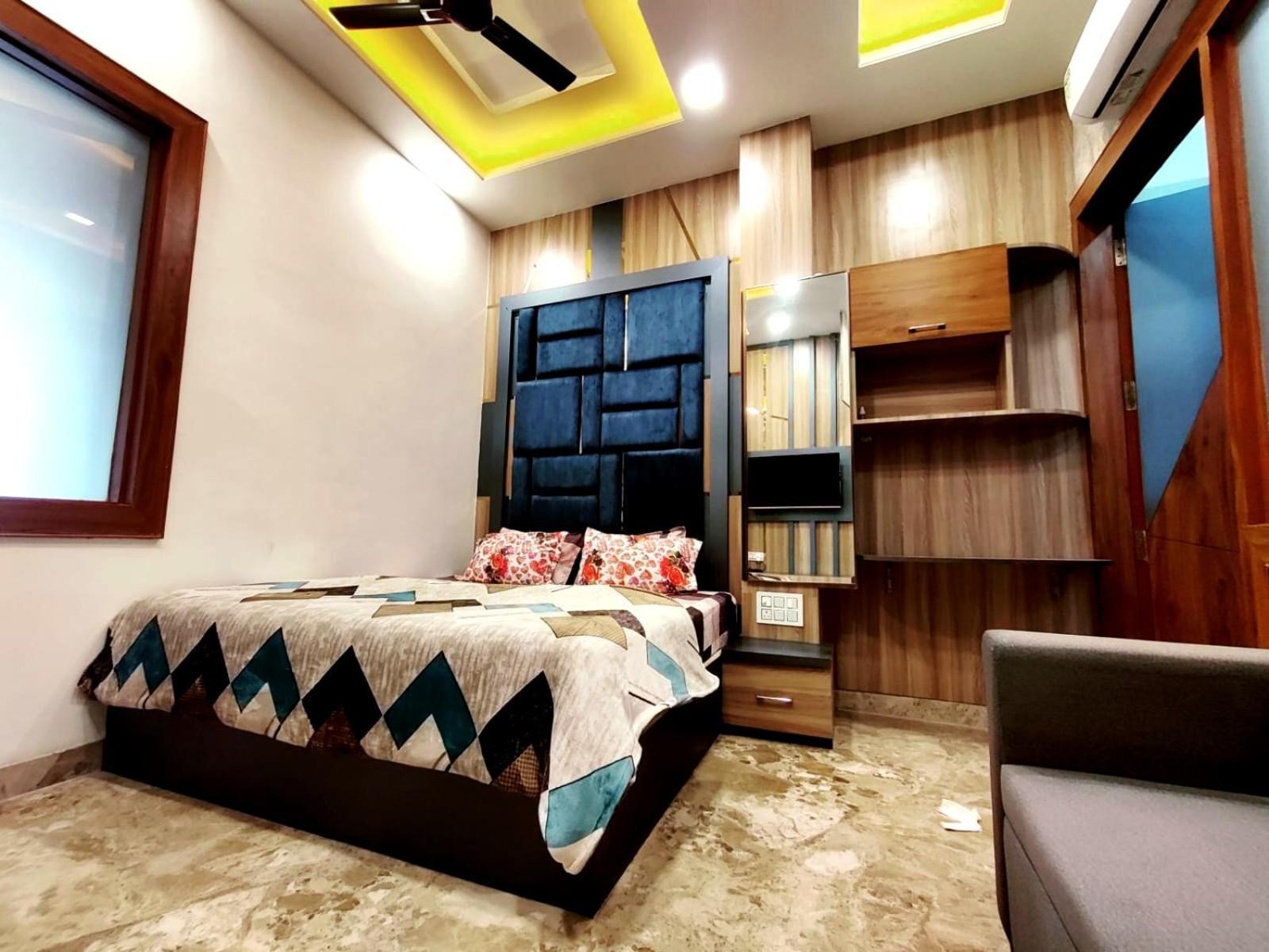 Premium Homestay Near Banke Bihari Ji With Power Backup - Free Wifi - Washing Machine Etc Vrindāvan Extérieur photo