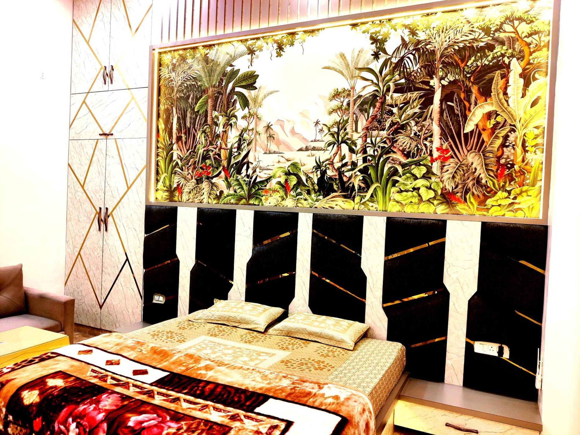 Premium Homestay Near Banke Bihari Ji With Power Backup - Free Wifi - Washing Machine Etc Vrindāvan Extérieur photo