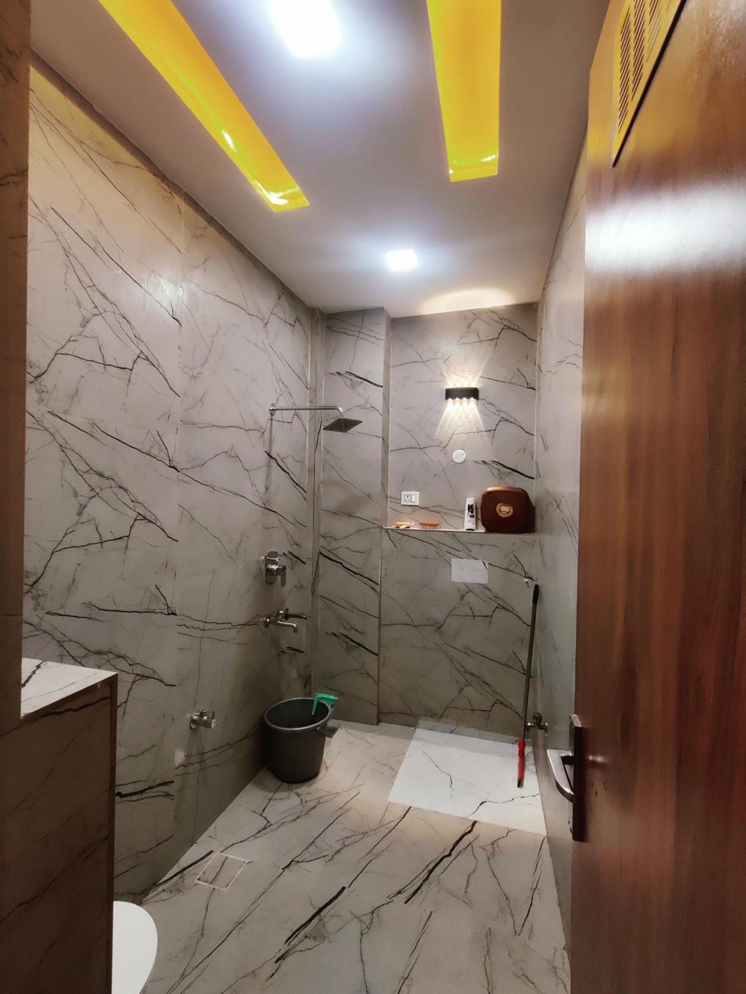 Premium Homestay Near Banke Bihari Ji With Power Backup - Free Wifi - Washing Machine Etc Vrindāvan Extérieur photo