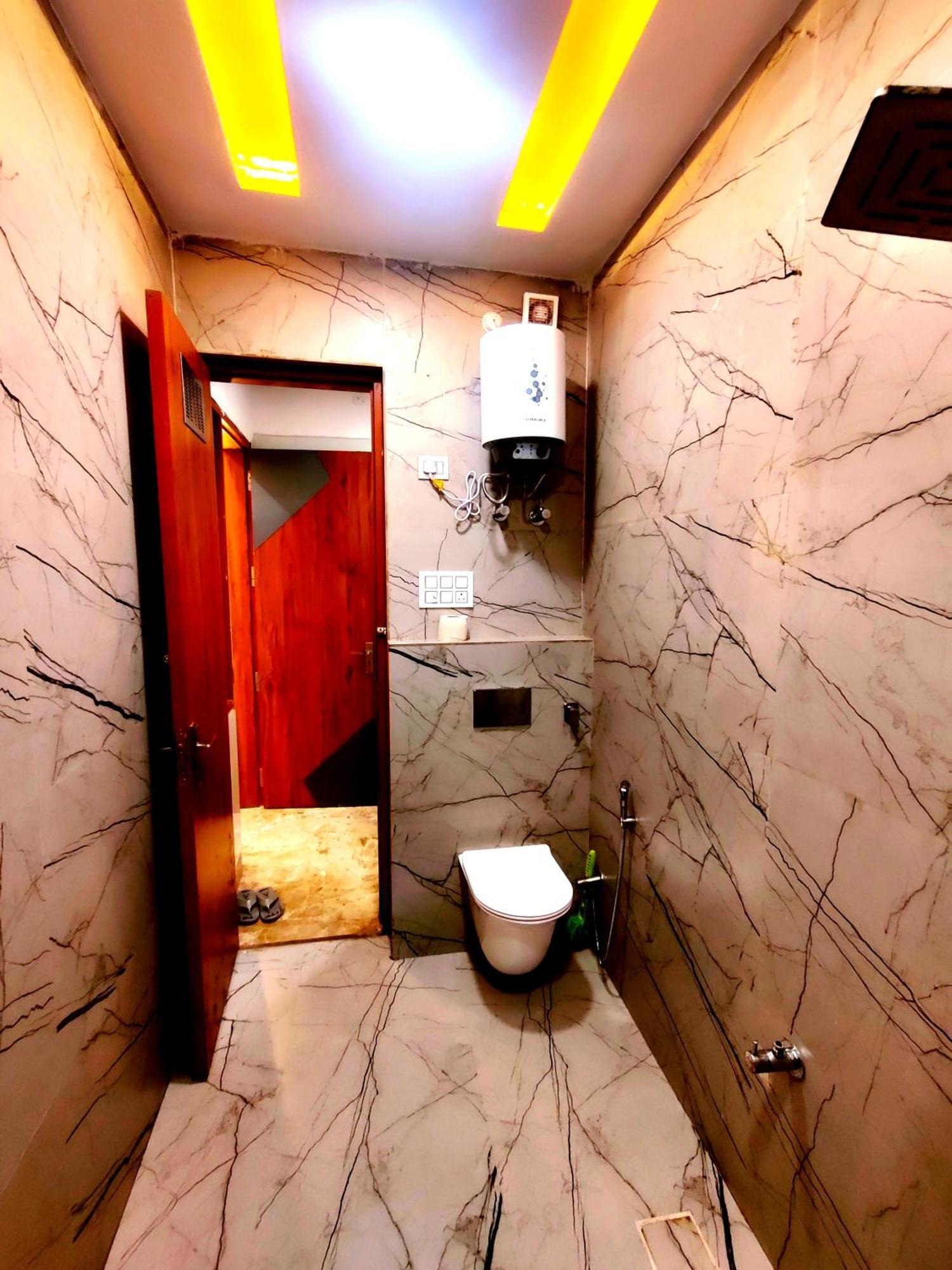 Premium Homestay Near Banke Bihari Ji With Power Backup - Free Wifi - Washing Machine Etc Vrindāvan Extérieur photo