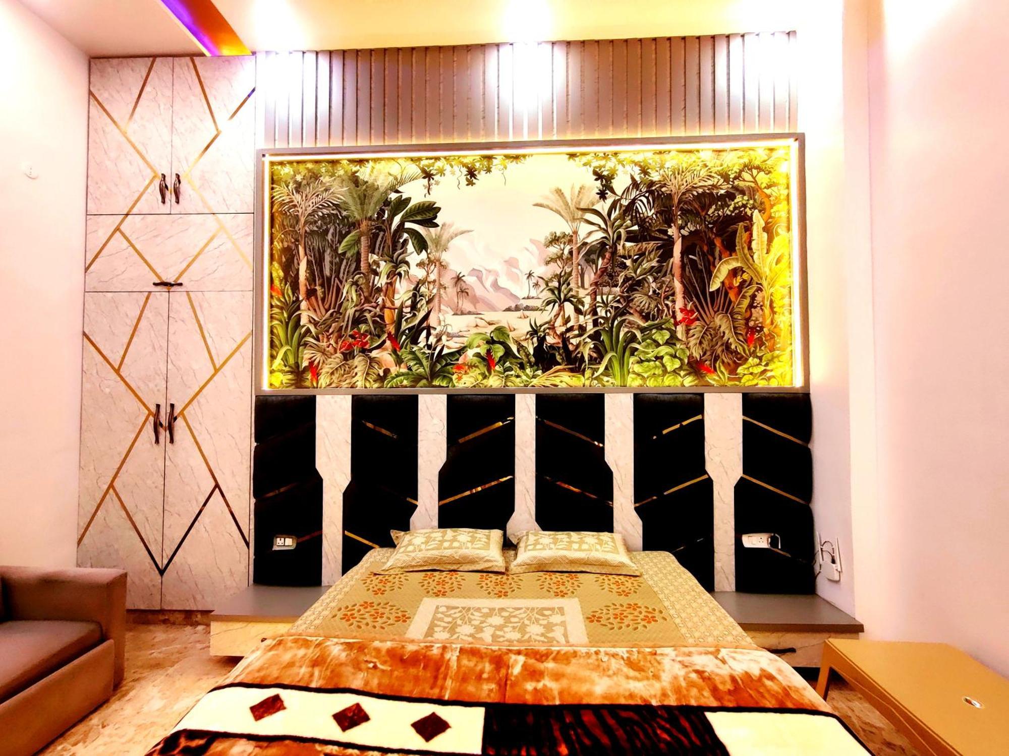 Premium Homestay Near Banke Bihari Ji With Power Backup - Free Wifi - Washing Machine Etc Vrindāvan Extérieur photo