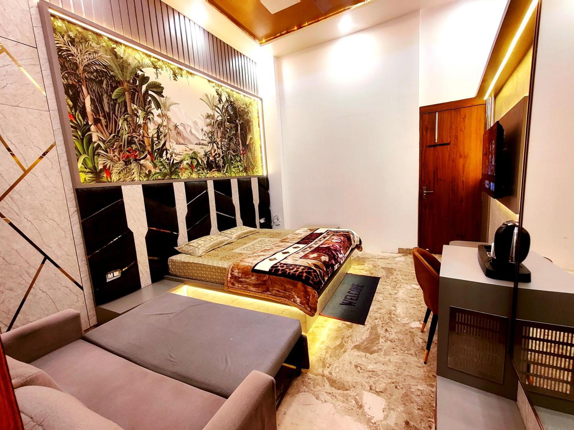 Premium Homestay Near Banke Bihari Ji With Power Backup - Free Wifi - Washing Machine Etc Vrindāvan Extérieur photo
